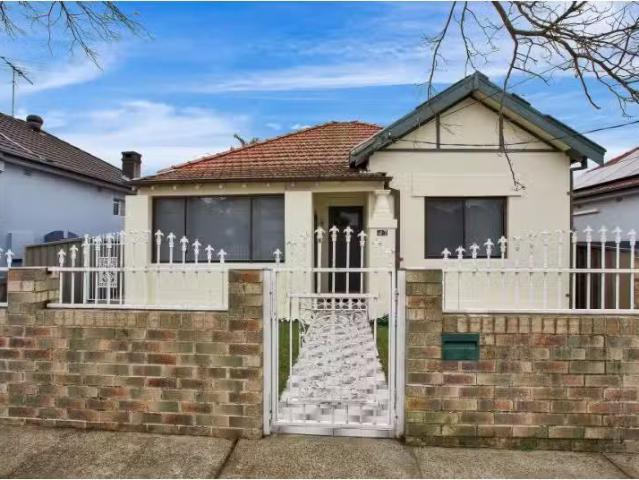 47 Mac Intosh Street, Mascot House for rent Listed by Gosh Mo.
