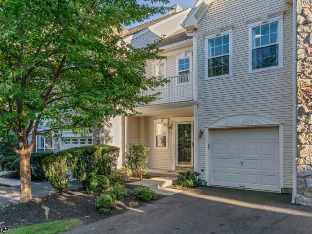 47 Mayflower Dr
