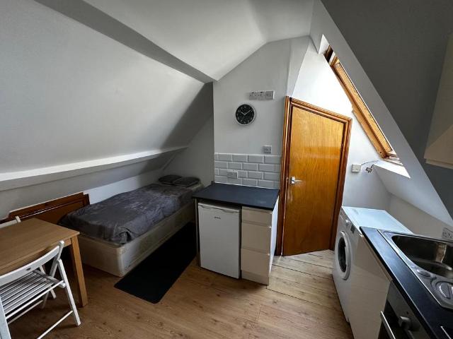 47 Newington Green, London N16 Studio to rent £1,440 pcm £332 pw