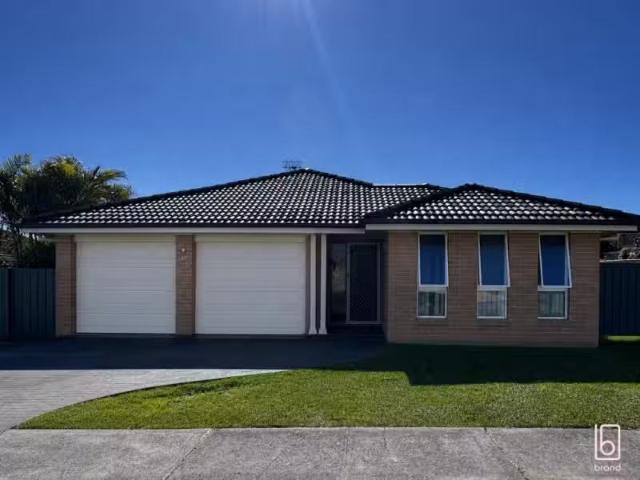 47 Piper Drive, HAMLYN TERRACE House for rent Listed by Craig.