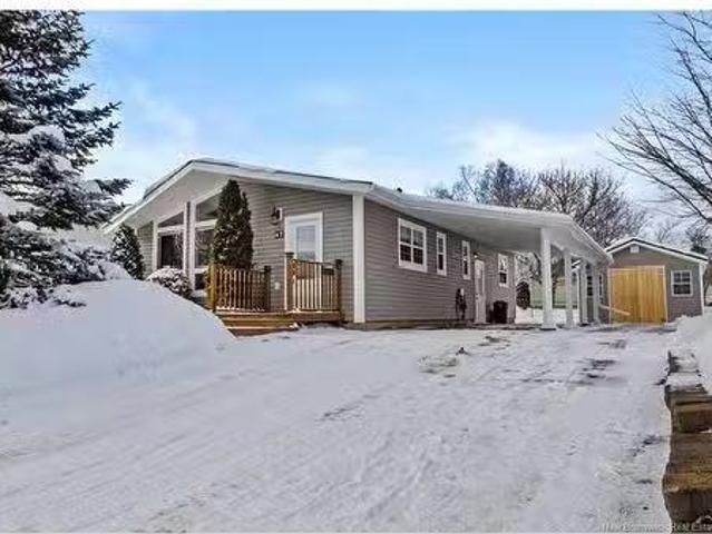 47 Rochester St, Fredericton, NB, E3B 4T2 house for sale Li.
