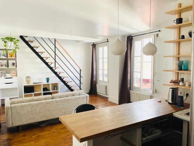 47m 2 Duplex near metro Front Populaire Line 12