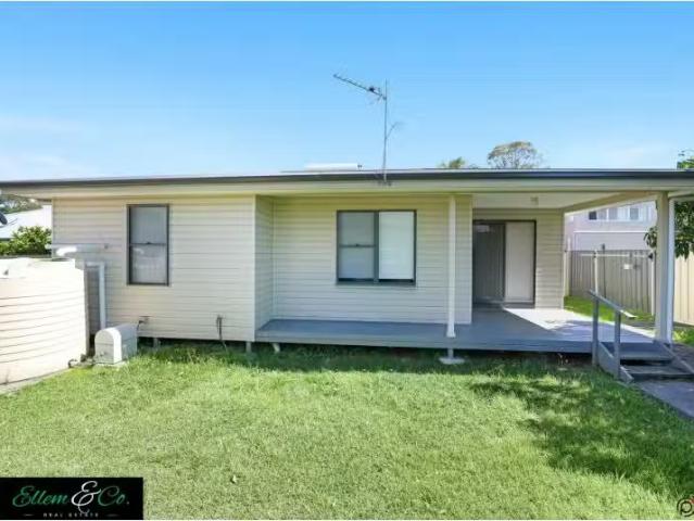 47a Griffiths Street, Oak Flats House for rent Listed by Elle.