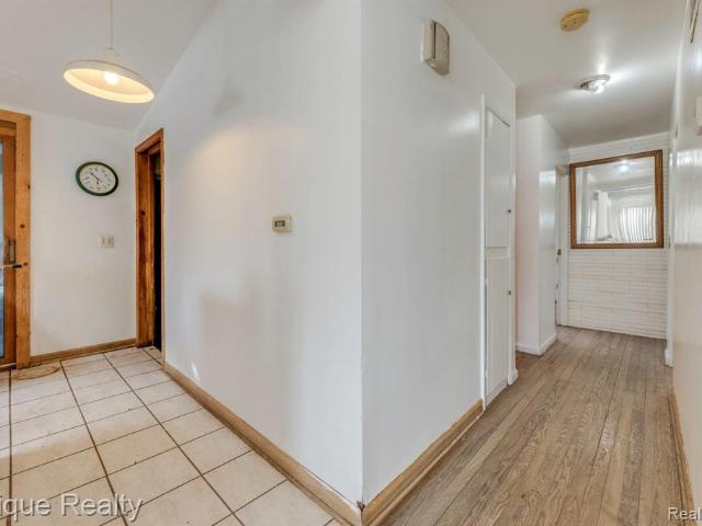 4404 N River Road