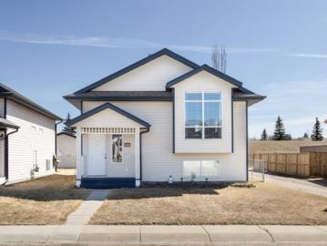 Innisfail, Alberta - Deck, Swimming pool