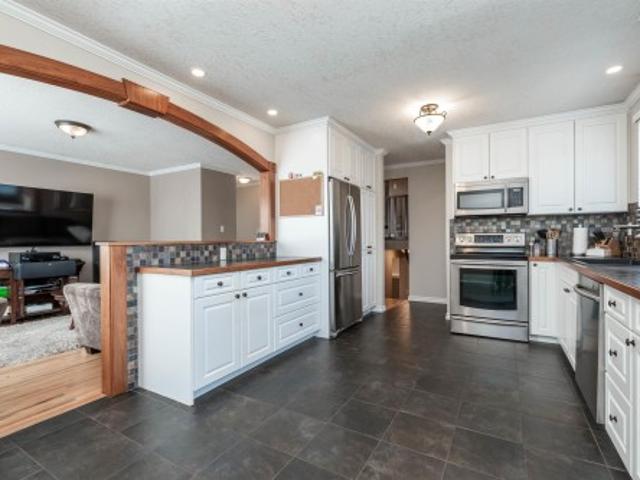 4406 50A Avenue, Beaumont, AB, T4X 1J3 house for sale | Listing ID E4509 | Royal LePage