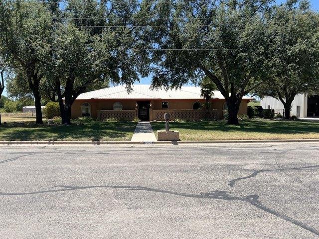 4401 River Oaks Dr, Brownwood, TX 76801