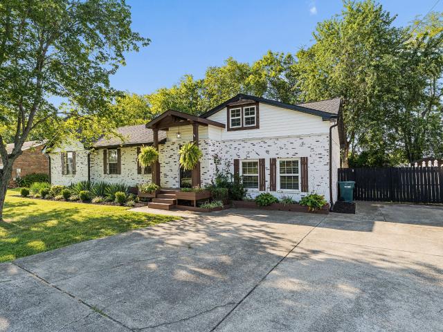 440 Lealand Ln
