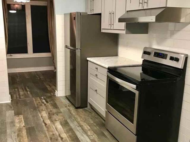 440 Queen Victoria Drive apartment — Hamilton, ON 3 Bedroom 3 Bedroom