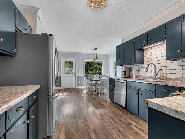 440 River Drive W