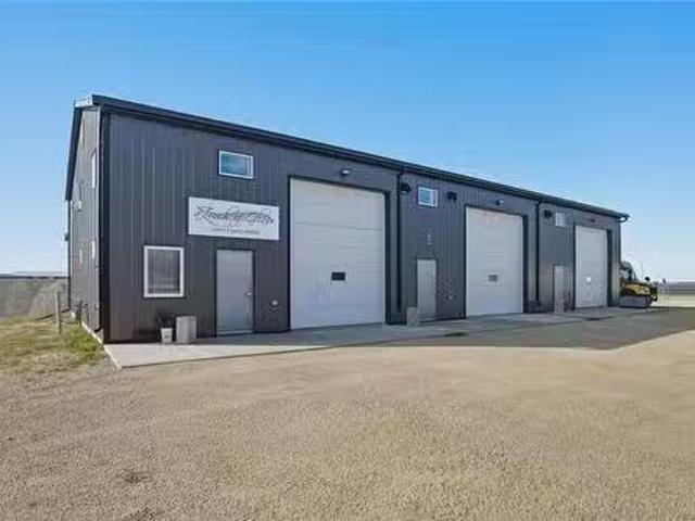 440 Wittick Street, Niverville, MB, R0A 1E0 commercial for s.