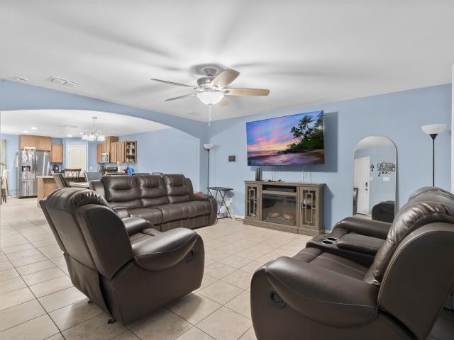 4418 Peacock St