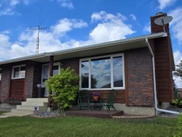 4410 56A Avenue, Vegreville, AB, T9C 1E2 house for sale | Listing ID E4477 | Royal LePage