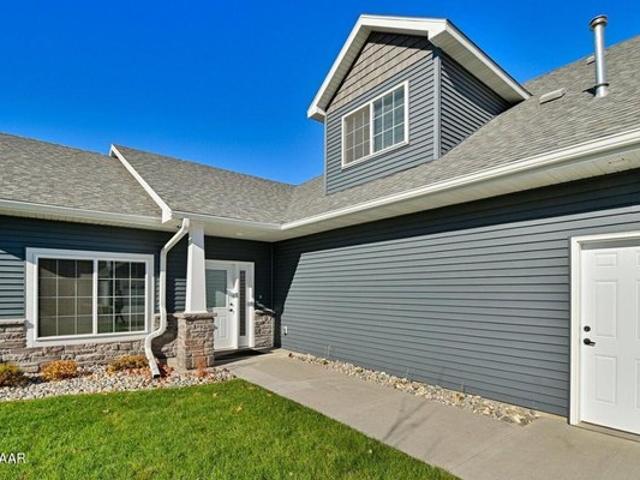 4412 Edgewood Ln, Grand Forks, ND 58201