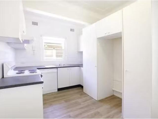 4/41 Eurobin Avenue, Manly Apartment for rent Listed by Linda.