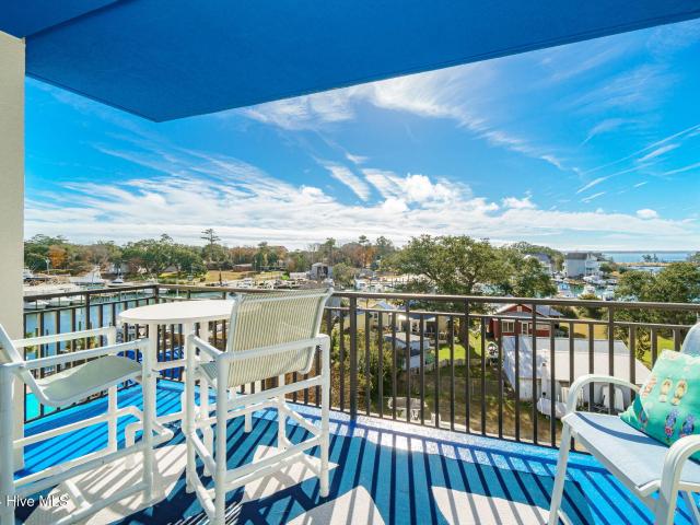 4425 Arendell Street # 303 Harborside Club At 70