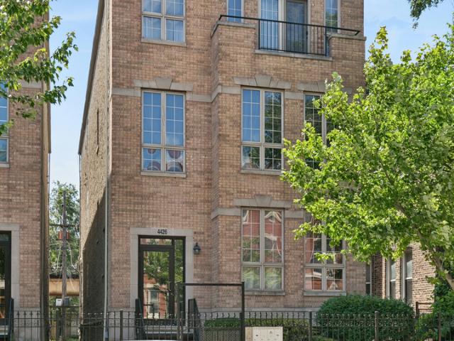 4426 S Calumet Avenue # G