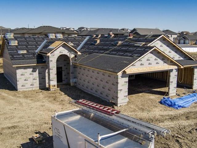 4420 Marsh Hawk Dr, Bismarck, ND 58503