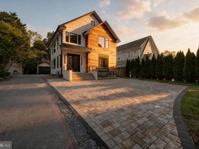 4421 Bradley Ln, Chevy Chase, MD 20815