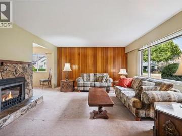 Greater Vancouver - Fireplace, Parking