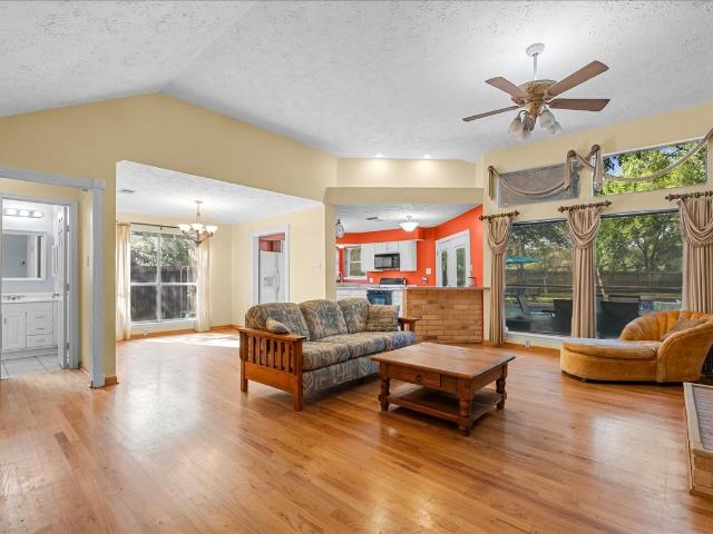 4422 Glen Avon Drive S