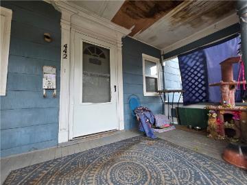 442 W 5th Street