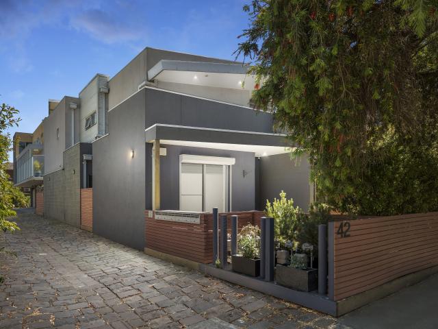 4/42 Whitehall Street, Footscray | Jas Stephens