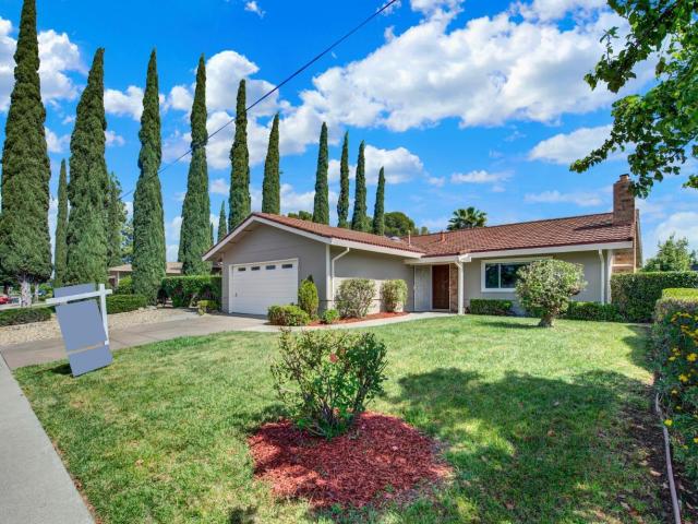 442 Yellowstone Dr, Vacaville, CA 95687 | MLS #326025