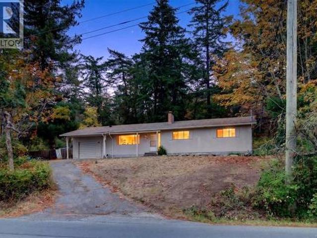 4439 Blenkinsop Rd, Saanich, BC, V8X 2C3 house for sale | Listing ID 1050 | Royal LePage