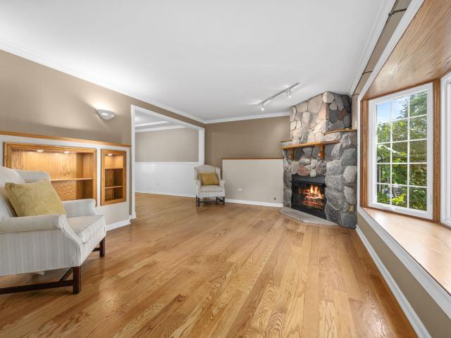 4431 Waubansie Lane
