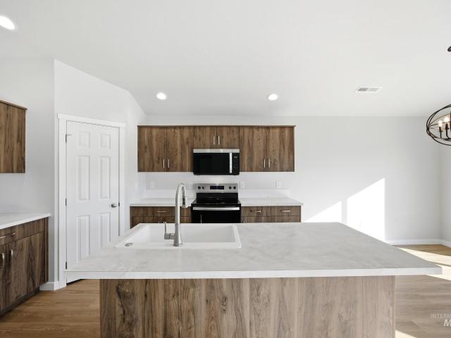 4432 S Amsterdam Ave