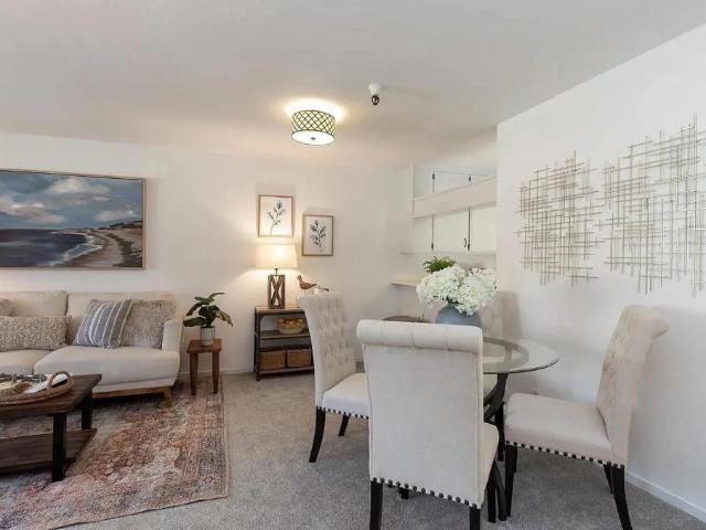 443 Alberto Way B219