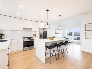 Greater Vancouver - Patio, Parking