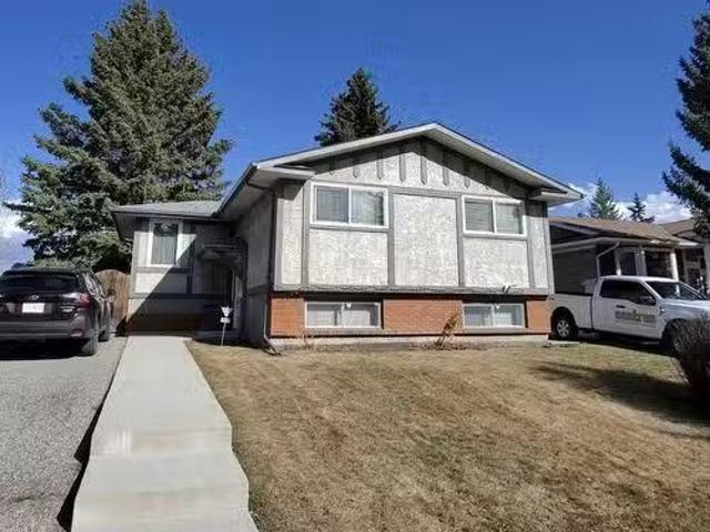 444 Cantrell Drive Sw, Calgary, AB, T2L 1S7 house for sale.