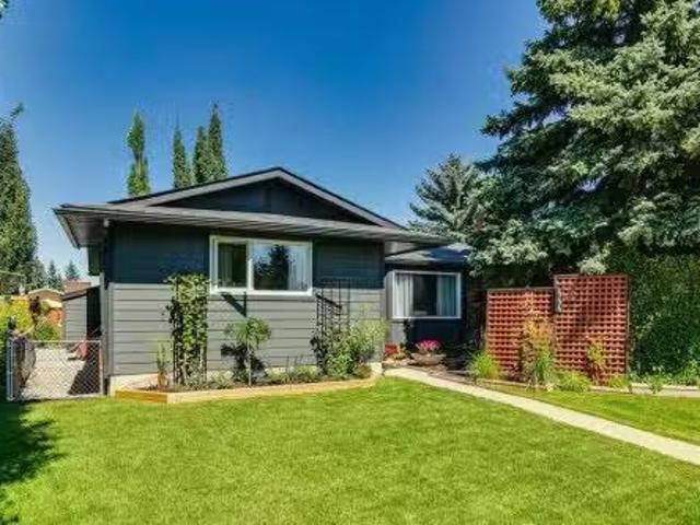 444 Bracewood Crescent Sw, Calgary, AB, T2W 3B8 house for sa.