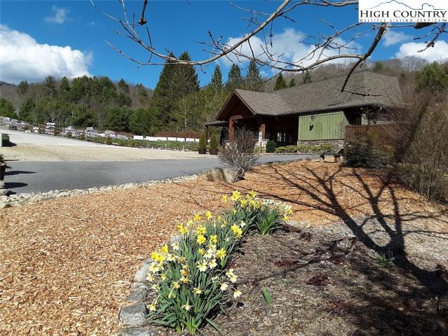 444 S Beech Mountain Parkway