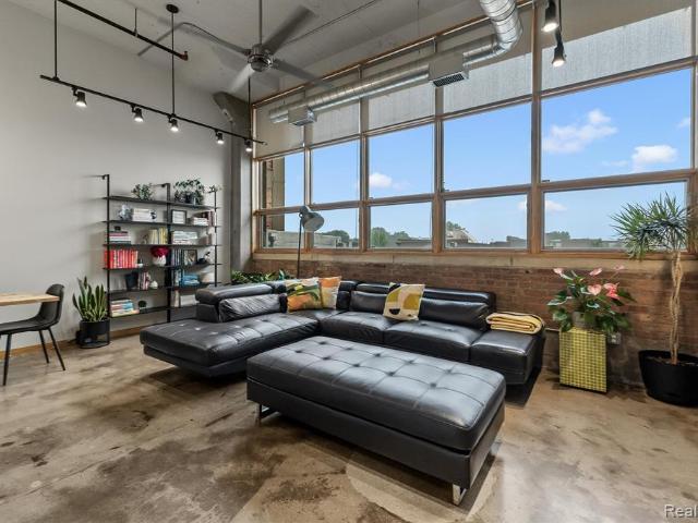 444 W Willis Street # 304