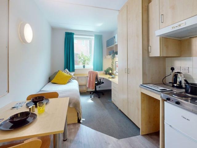 £4450 OFF Broadgate Park Ensuite Studio