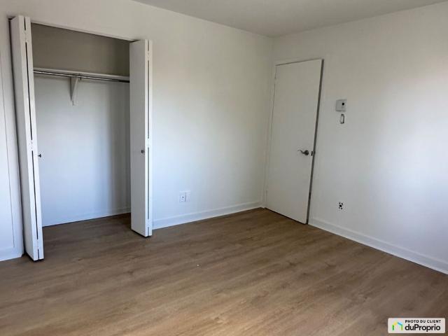 4450, boulevard des Grandes Prairies, Saint Léonard à louer