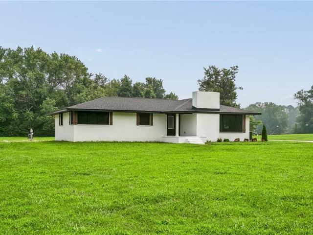 4450 Rochambeau DR
