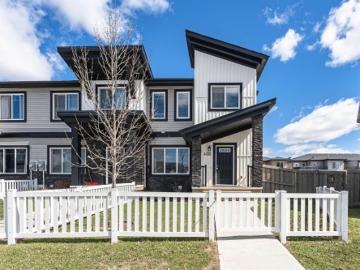 Allard, Edmonton, Alberta - Patio, Parking
