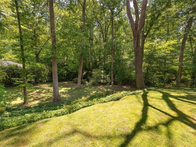 445 Forest Hills Drive NE