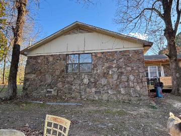 445 Foster Chapel