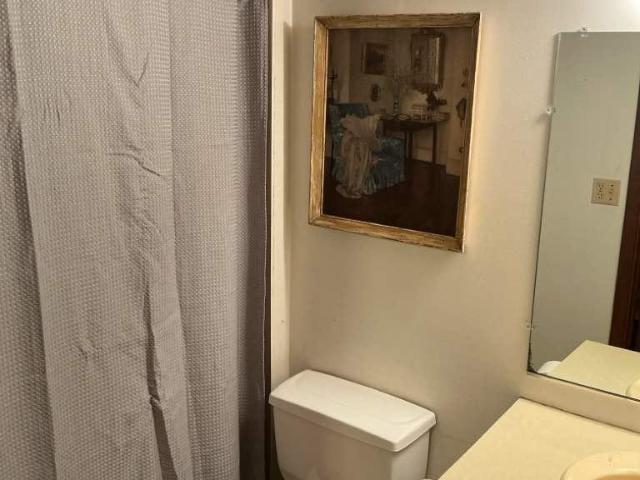 445 la vesta court