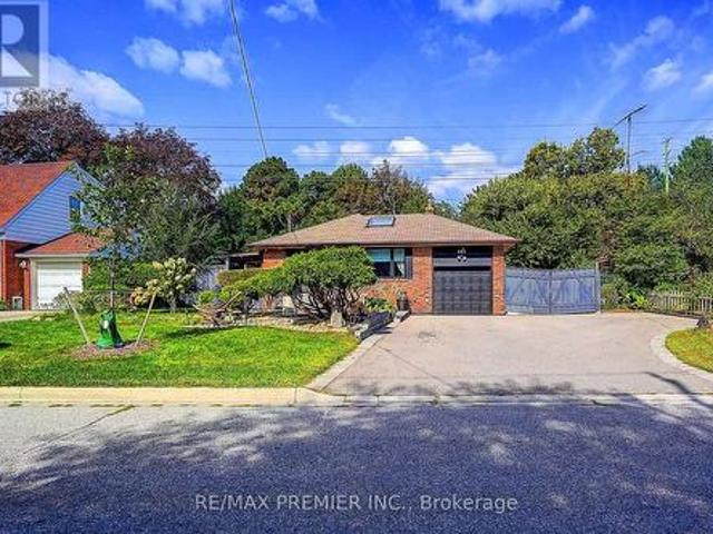 445 Selsey Drive, Mississauga, ON, L5A 1B7 house for sale | Listing ID W13806 | Royal LePage