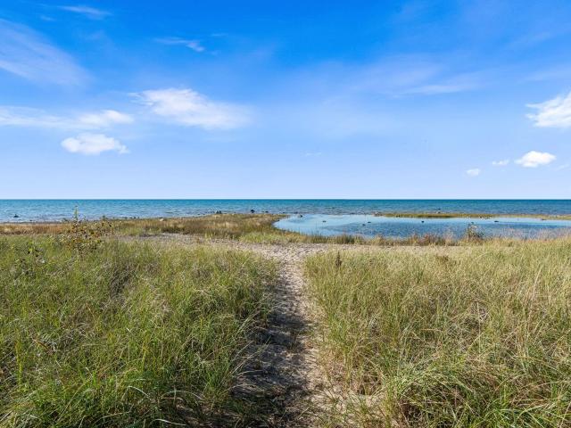 4467 Lake Shore Drive