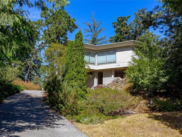 4468 Autumnwood Lane, Saanich, BC, V8X 4V8 house for sale | Listing ID 1049 | Royal LePage