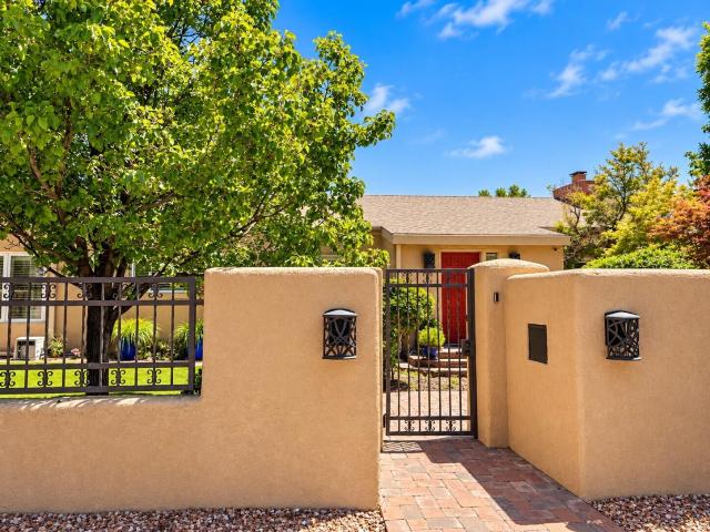 4462 Avenida Del Sol NE