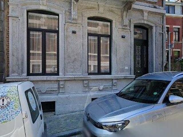 446 m2 apartment for rent in Luik