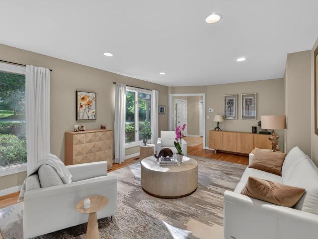 446 peacock dr